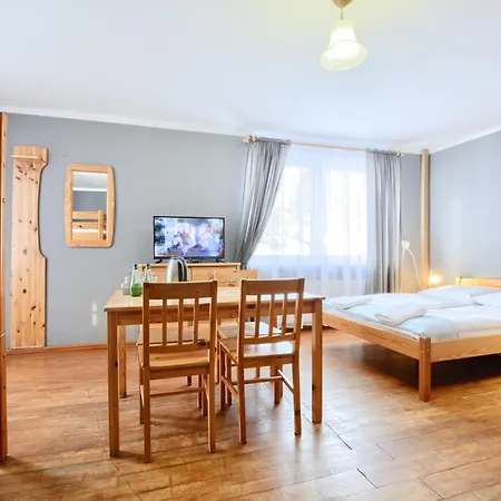 Apartment Karnat 1,2 *