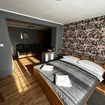 Karnat Wycieczka Do Pragi Gratis Przy 6 Noclegach Z Wyzywieniem !!! Sniadania Oraz Obiadokolacje アパート