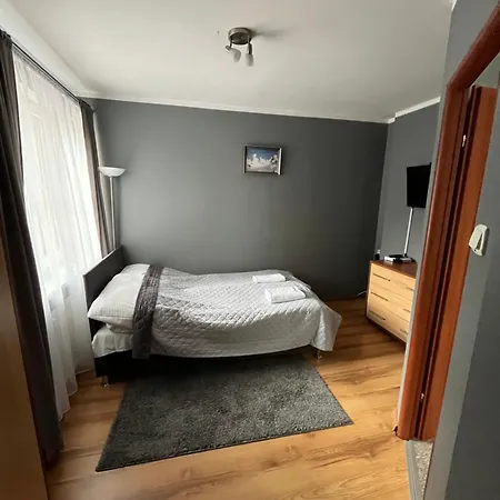 Karnat Wycieczka Do Pragi Gratis Przy 6 Noclegach Z Wyzywieniem !!! Sniadania Oraz Obiadokolacje Apartment