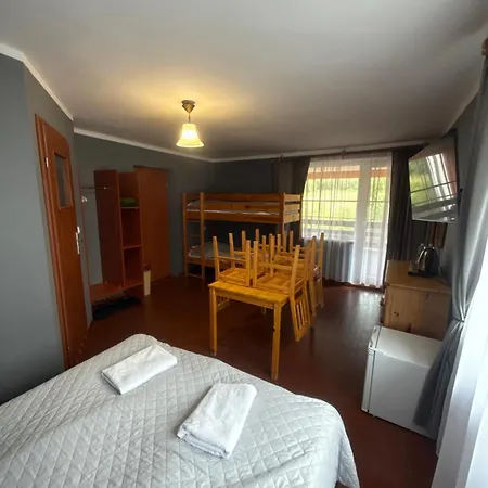 Apartment Karnat Wycieczka Do Pragi Gratis Przy 6 Noclegach Z Wyzywieniem !!! Sniadania Oraz Obiadokolacje