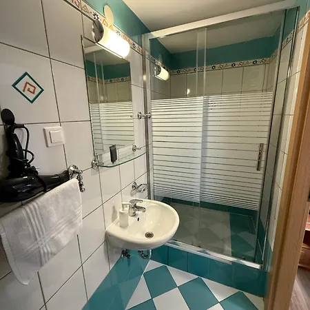 Karnat Wycieczka Do Pragi Gratis Przy 6 Noclegach Z Wyzywieniem !!! Sniadania Oraz Obiadokolacje Apartment