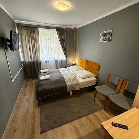 Karnat Wycieczka Do Pragi Gratis Przy 6 Noclegach Z Wyzywieniem !!! Sniadania Oraz Obiadokolacje Apartment *