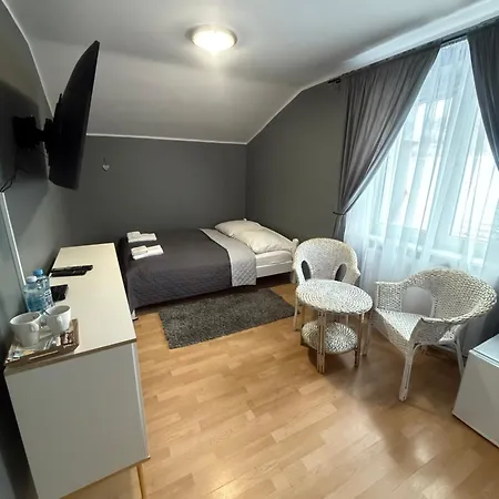 Karnat Wycieczka Do Pragi Gratis Przy 6 Noclegach Z Wyzywieniem !!! Sniadania Oraz Obiadokolacje 카르파츠